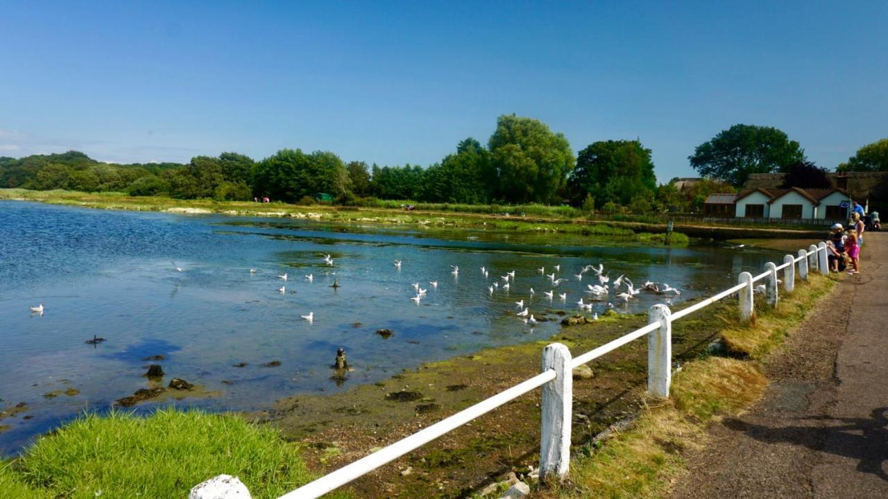 Bayview Self-Catering Coastal Bungalow In Rural West Wight Freshwater Εξωτερικό φωτογραφία