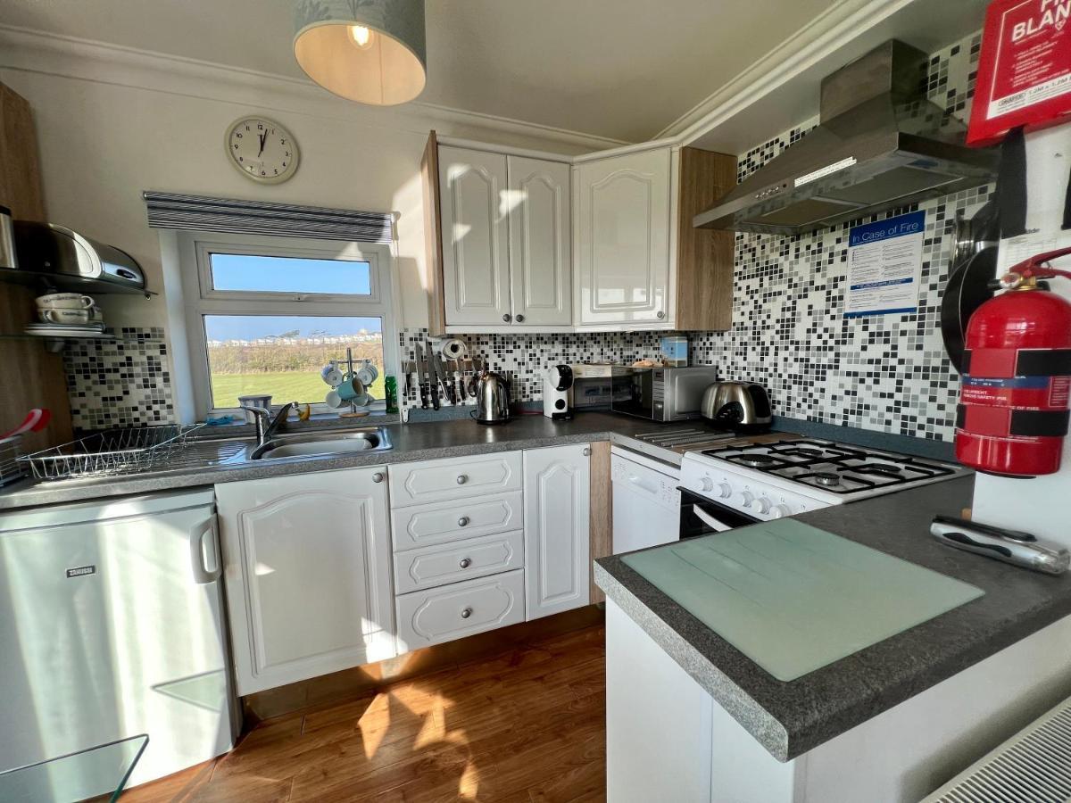 Bayview Self-Catering Coastal Bungalow In Rural West Wight Freshwater Εξωτερικό φωτογραφία